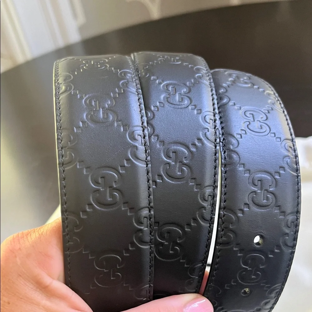 Gucci Authentic Black Embossed Belt with Gold Logo Buckle size 100 - Picture 5 of 9